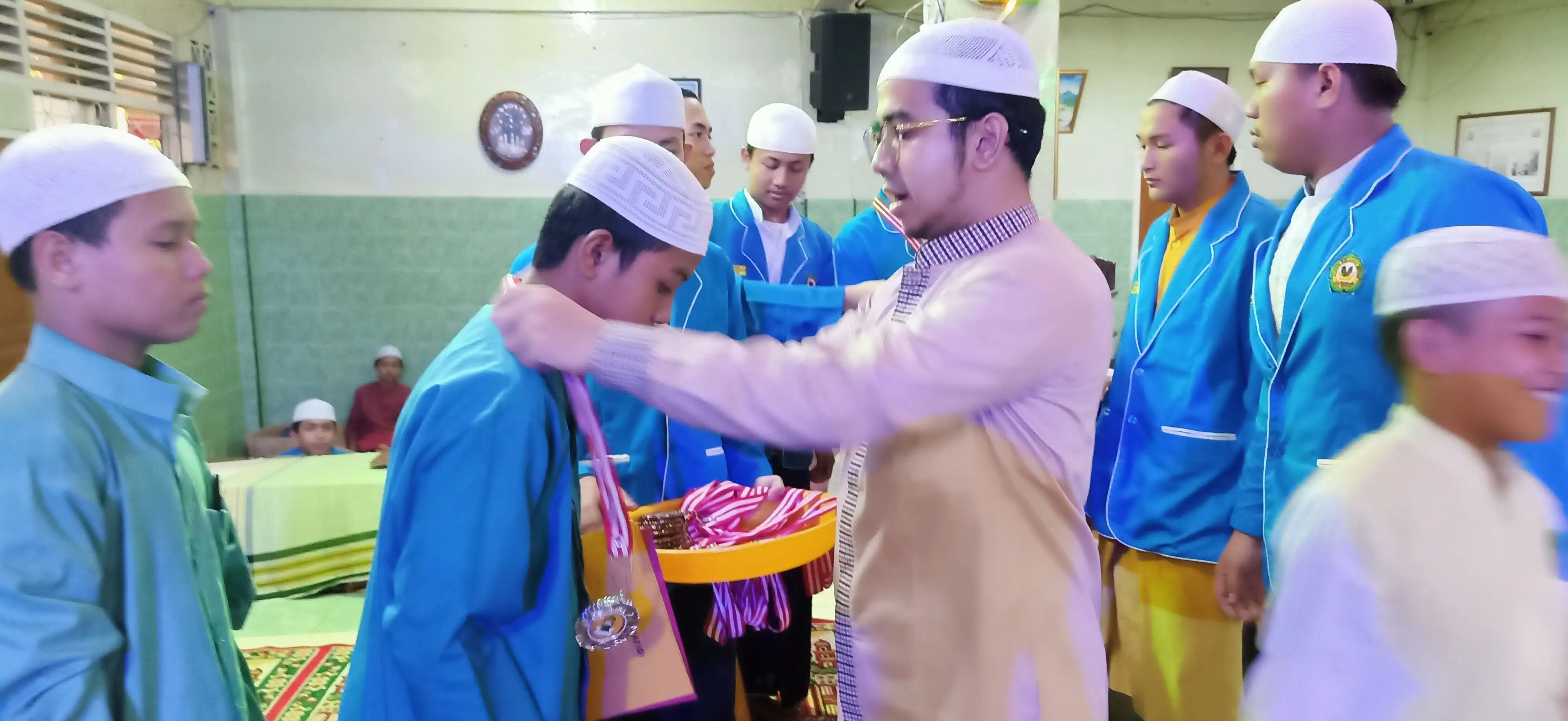 Pembagian Hadiah 144
